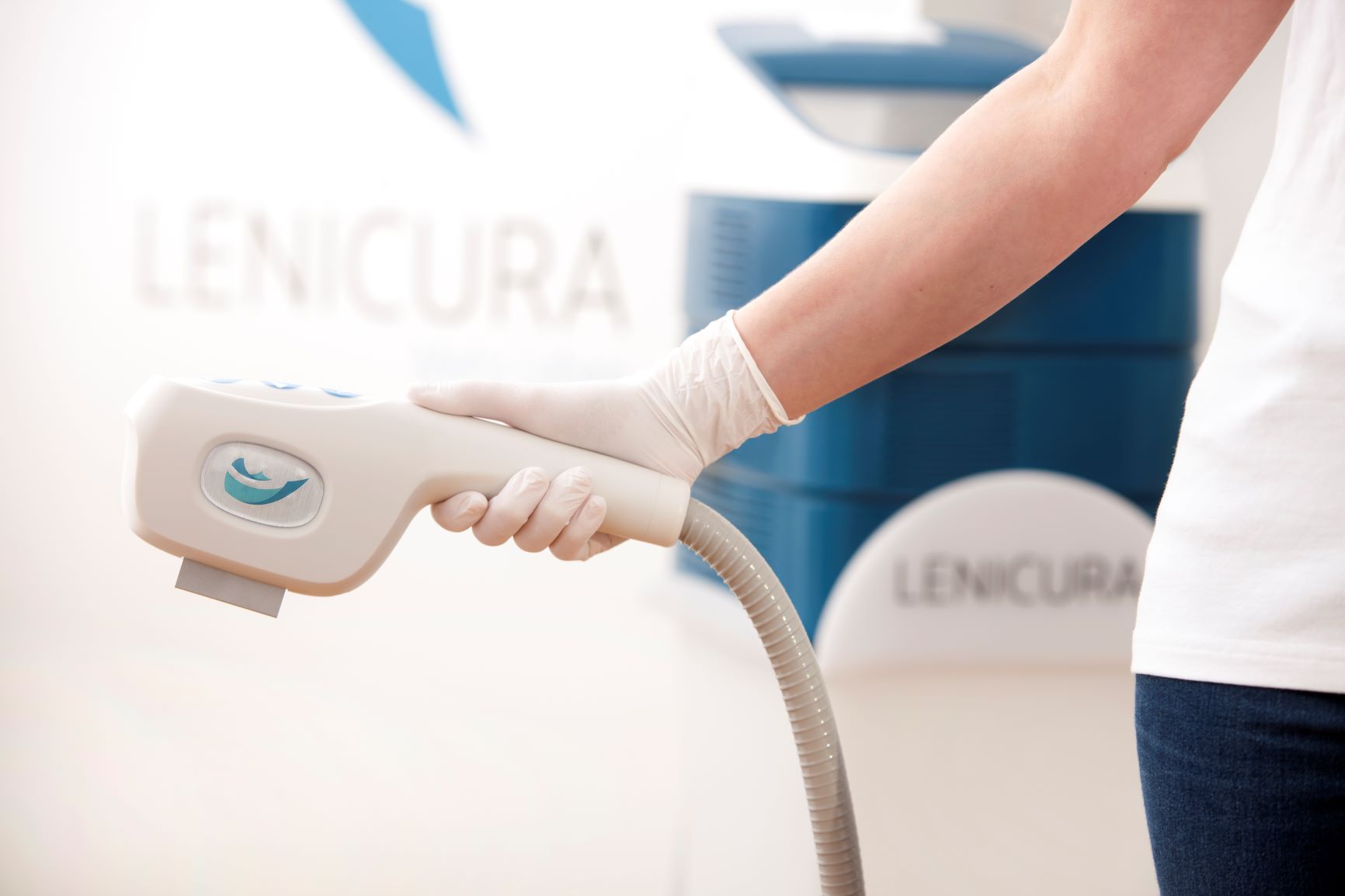 Fisteln können in der Akneambulanz mit der lAight-Therapie behandelt werden.